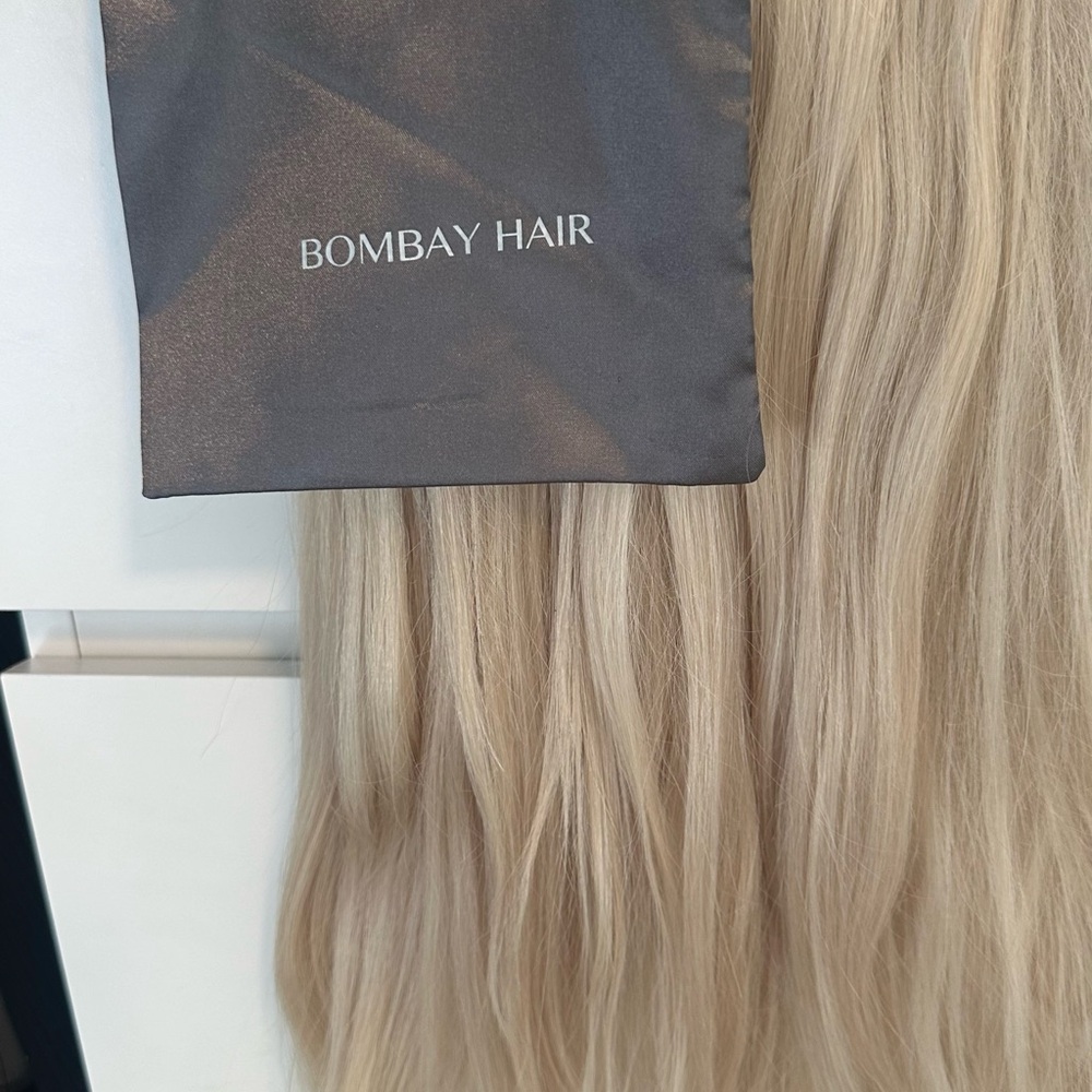 100% Remy Hair - 20 inch Seamless Ash Blonde Clip In Hair Extensions